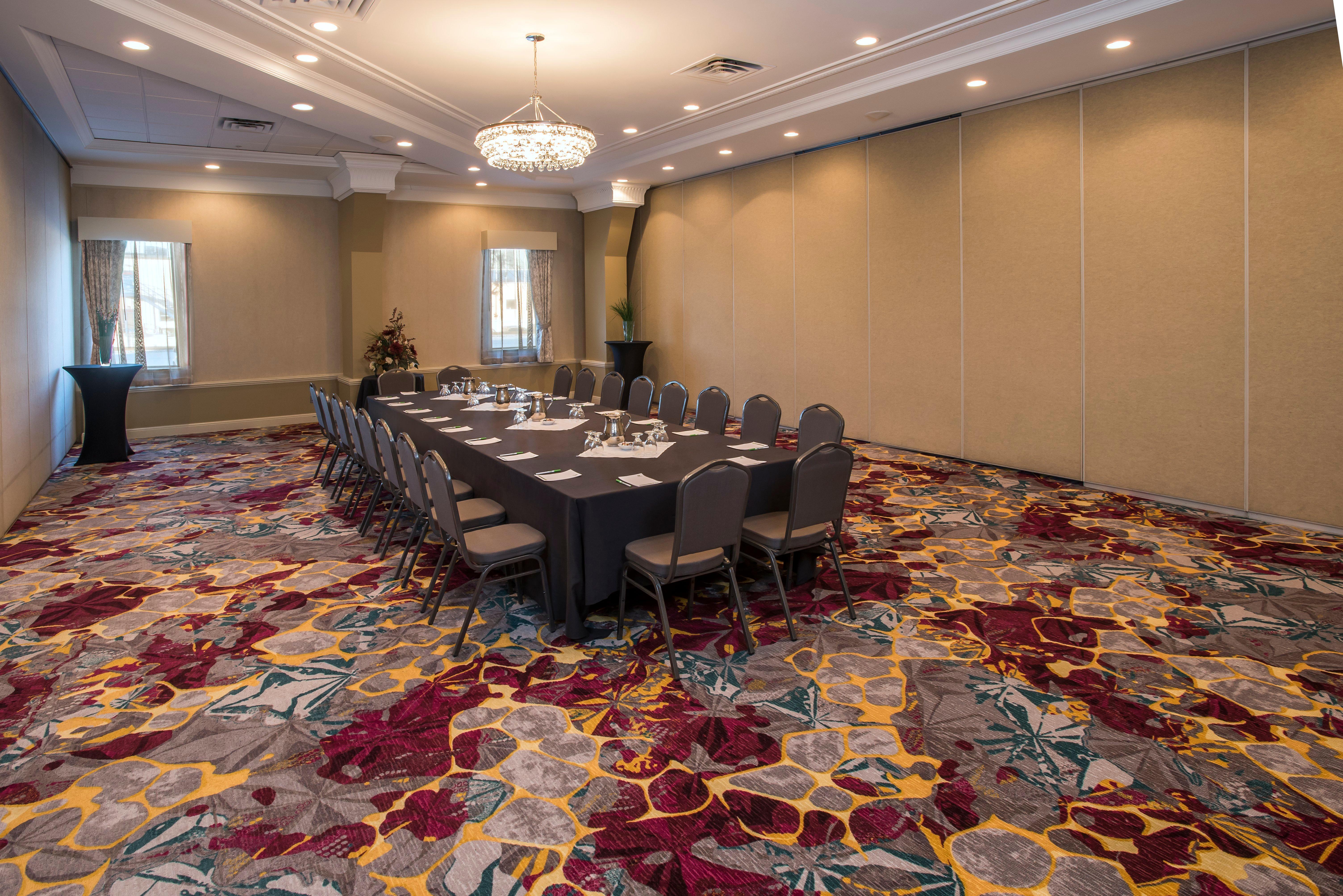 Holiday Inn Conference Centre Edmonton South By Ihg Exterior foto