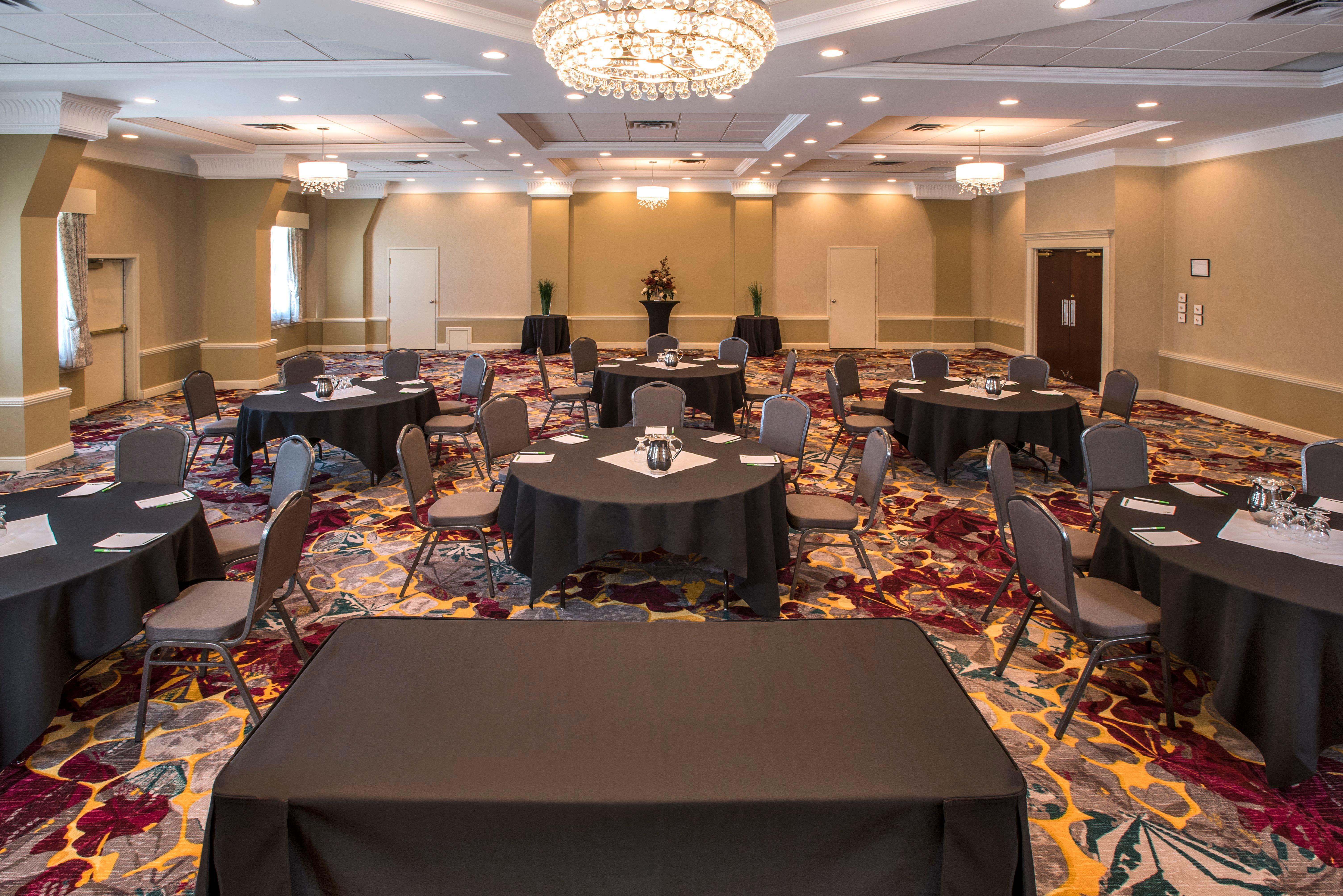Holiday Inn Conference Centre Edmonton South By Ihg Exterior foto